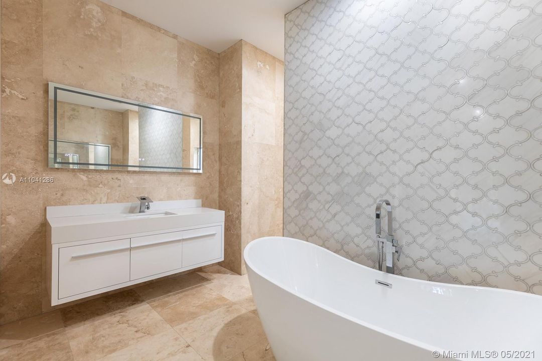 Recently Sold: $1,199,000 (5 beds, 4 baths, 3773 Square Feet)