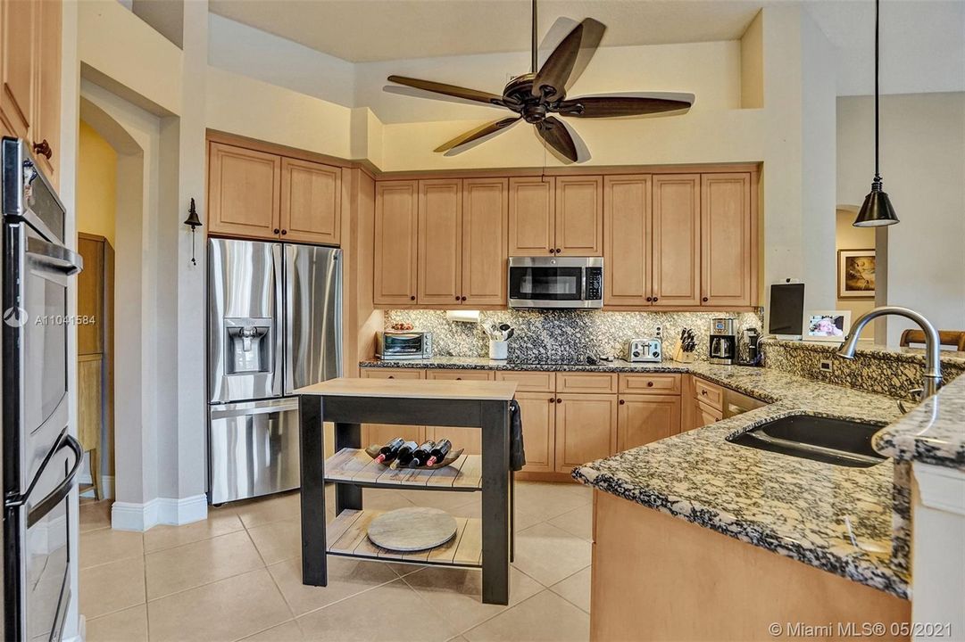 Недавно арендовано: $8,500 (5 спален, 3 ванн, 3400 Квадратных фут)