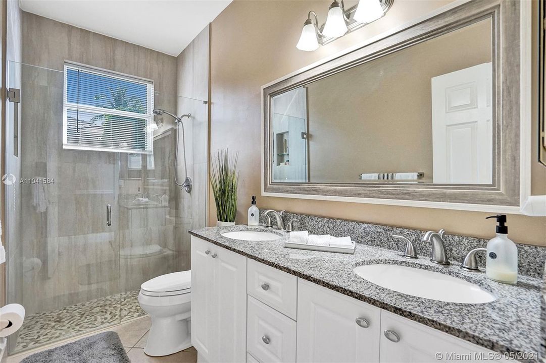 Недавно арендовано: $8,500 (5 спален, 3 ванн, 3400 Квадратных фут)