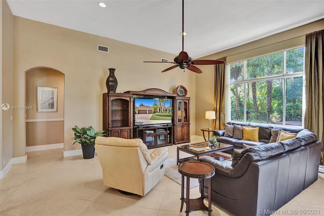 Недавно арендовано: $8,500 (5 спален, 3 ванн, 3400 Квадратных фут)