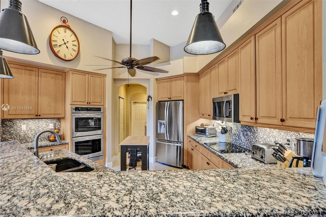 Недавно арендовано: $8,500 (5 спален, 3 ванн, 3400 Квадратных фут)