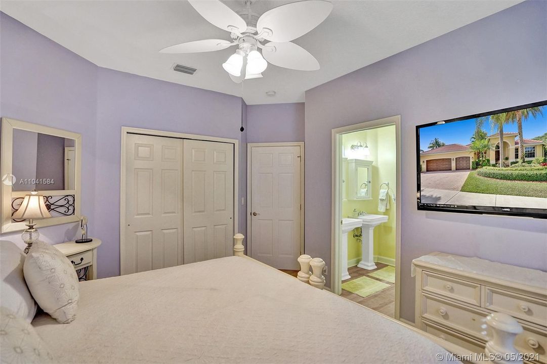 Недавно арендовано: $8,500 (5 спален, 3 ванн, 3400 Квадратных фут)