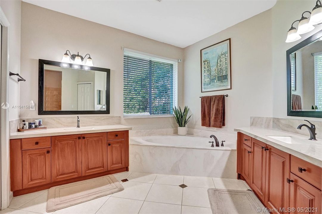 Недавно арендовано: $8,500 (5 спален, 3 ванн, 3400 Квадратных фут)