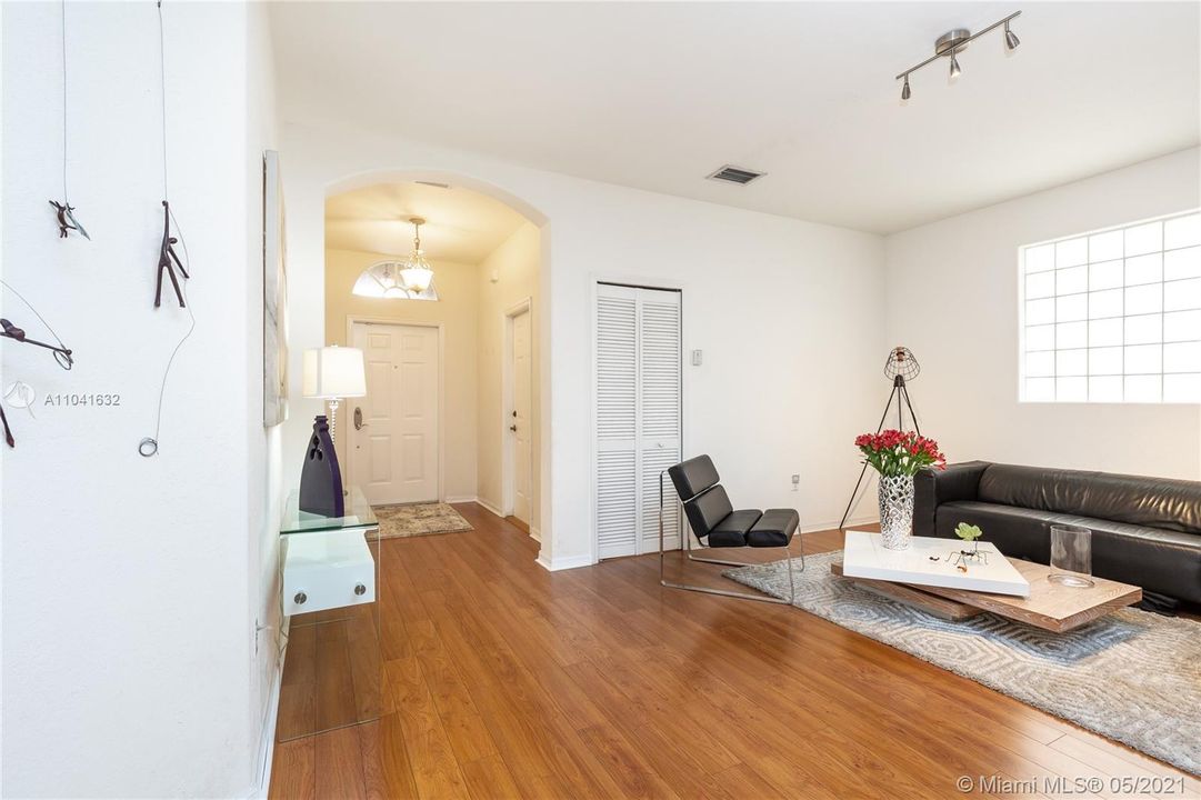 Recently Sold: $475,000 (3 beds, 2 baths, 1478 Square Feet)