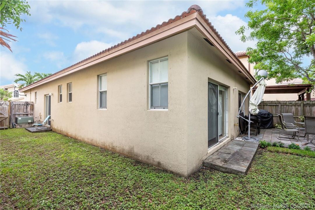 Recently Sold: $475,000 (3 beds, 2 baths, 1478 Square Feet)