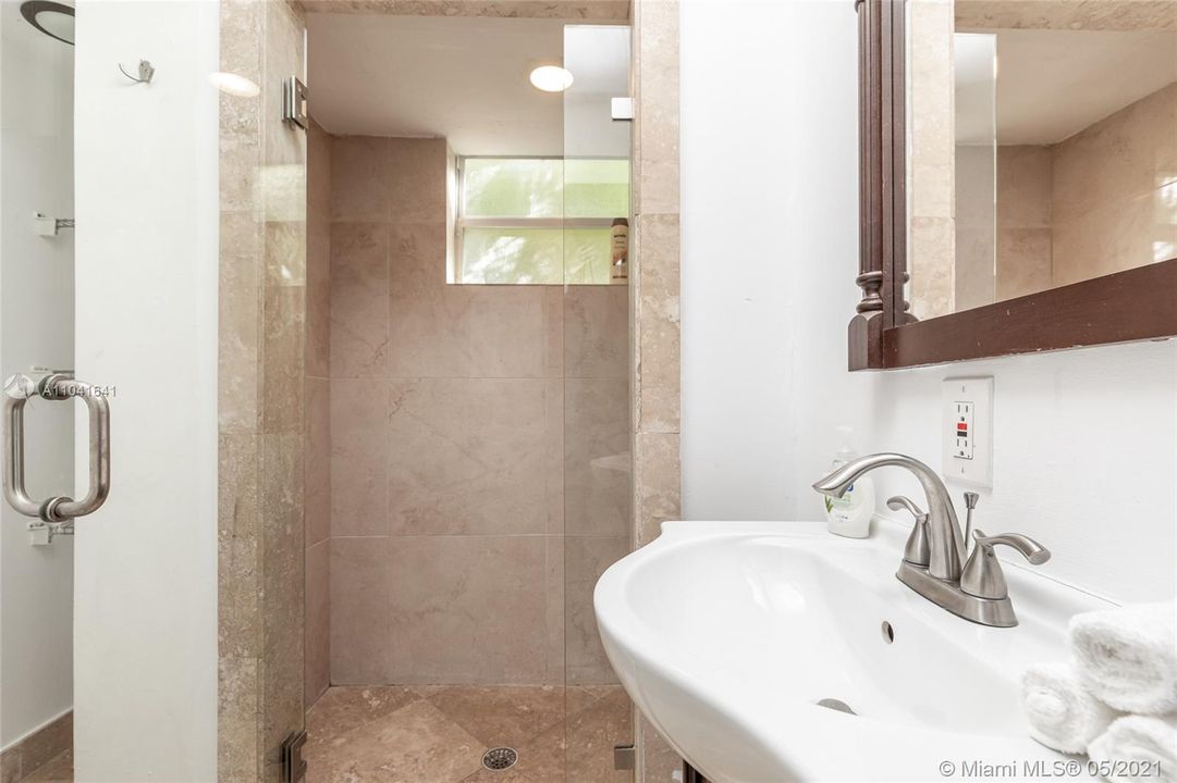 Недавно арендовано: $8,500 (6 спален, 5 ванн, 2789 Квадратных фут)