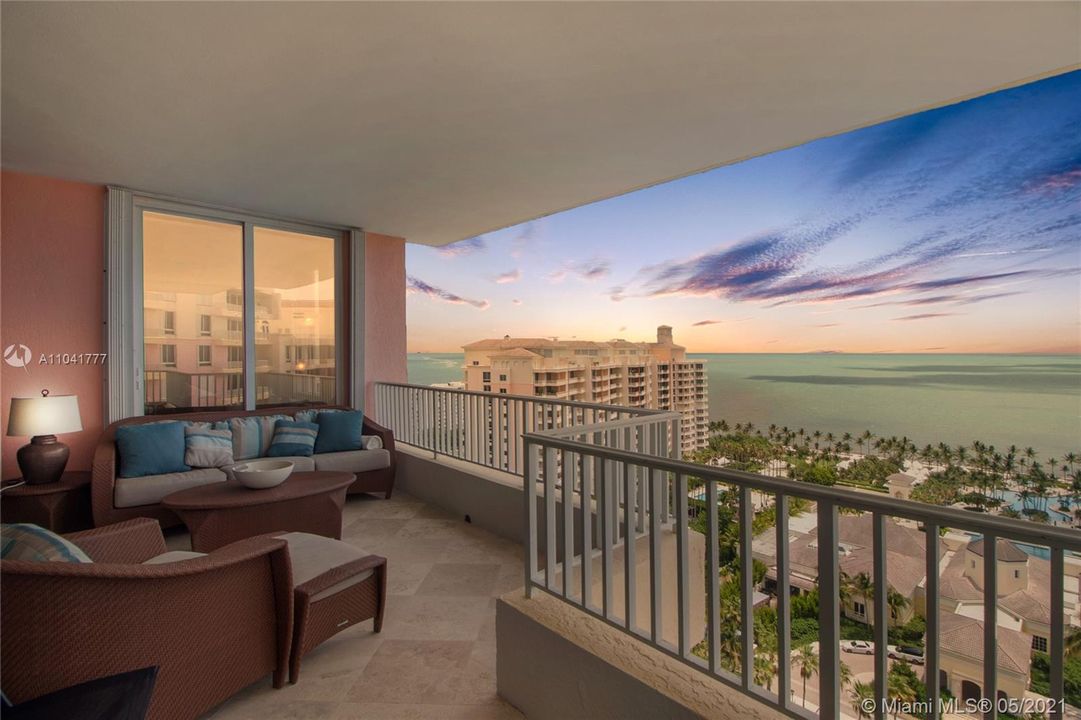 Recently Sold: $3,295,000 (3 beds, 3 baths, 2500 Square Feet)