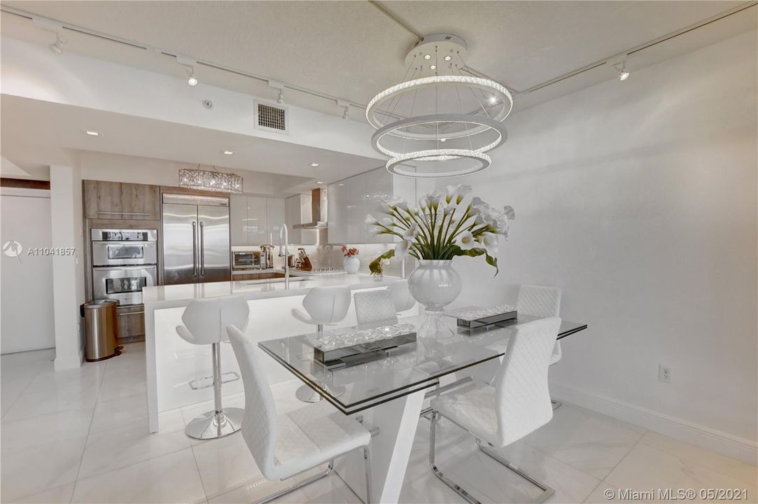 Recently Sold: $725,000 (2 beds, 2 baths, 1660 Square Feet)