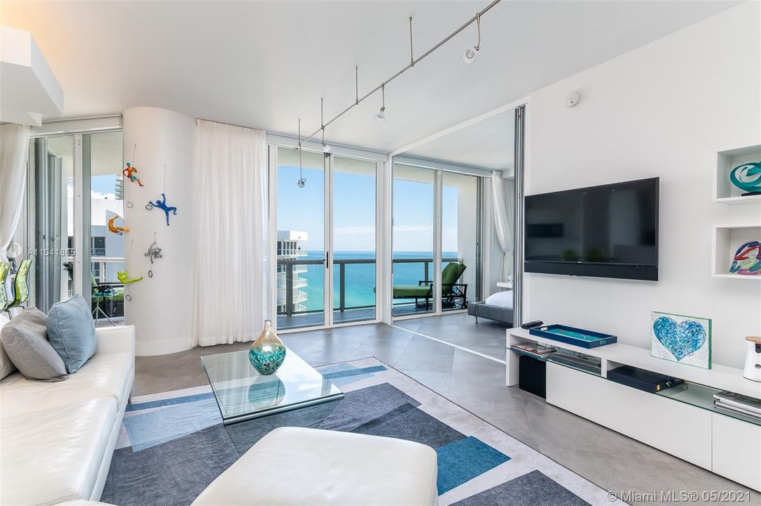 Recently Sold: $1,100,000 (2 beds, 2 baths, 1460 Square Feet)