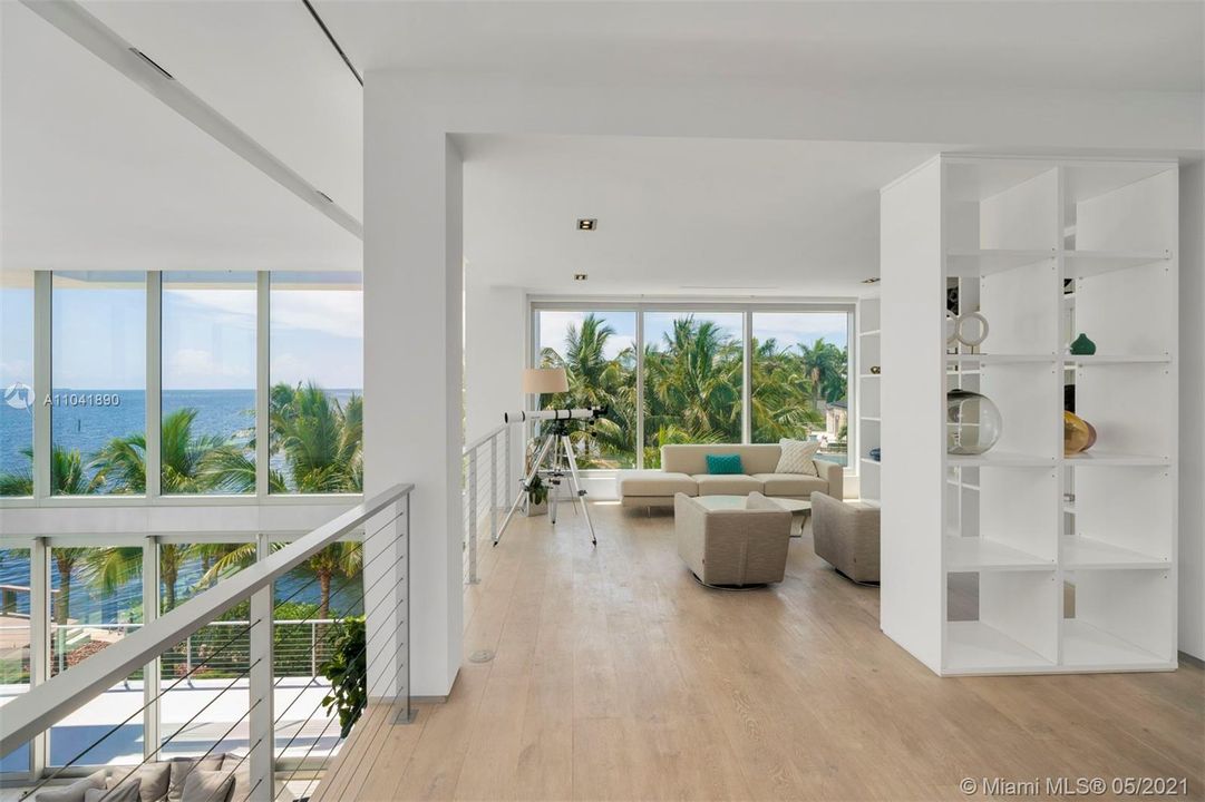 Recently Sold: $32,000,000 (5 beds, 5 baths, 11024 Square Feet)