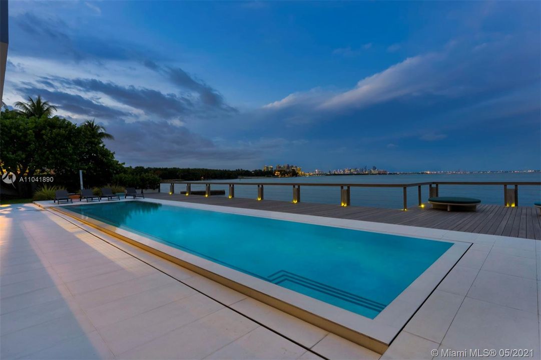 Recently Sold: $32,000,000 (5 beds, 5 baths, 11024 Square Feet)