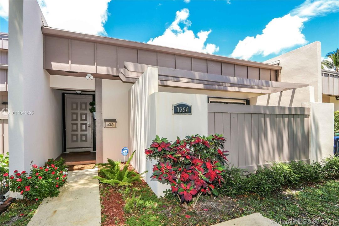 Recently Sold: $330,000 (3 beds, 2 baths, 1446 Square Feet)