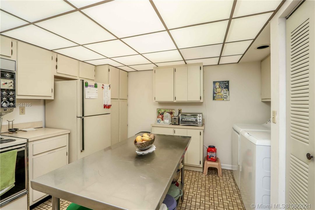 Vendido Recientemente: $330,000 (3 camas, 2 baños, 1446 Pies cuadrados)