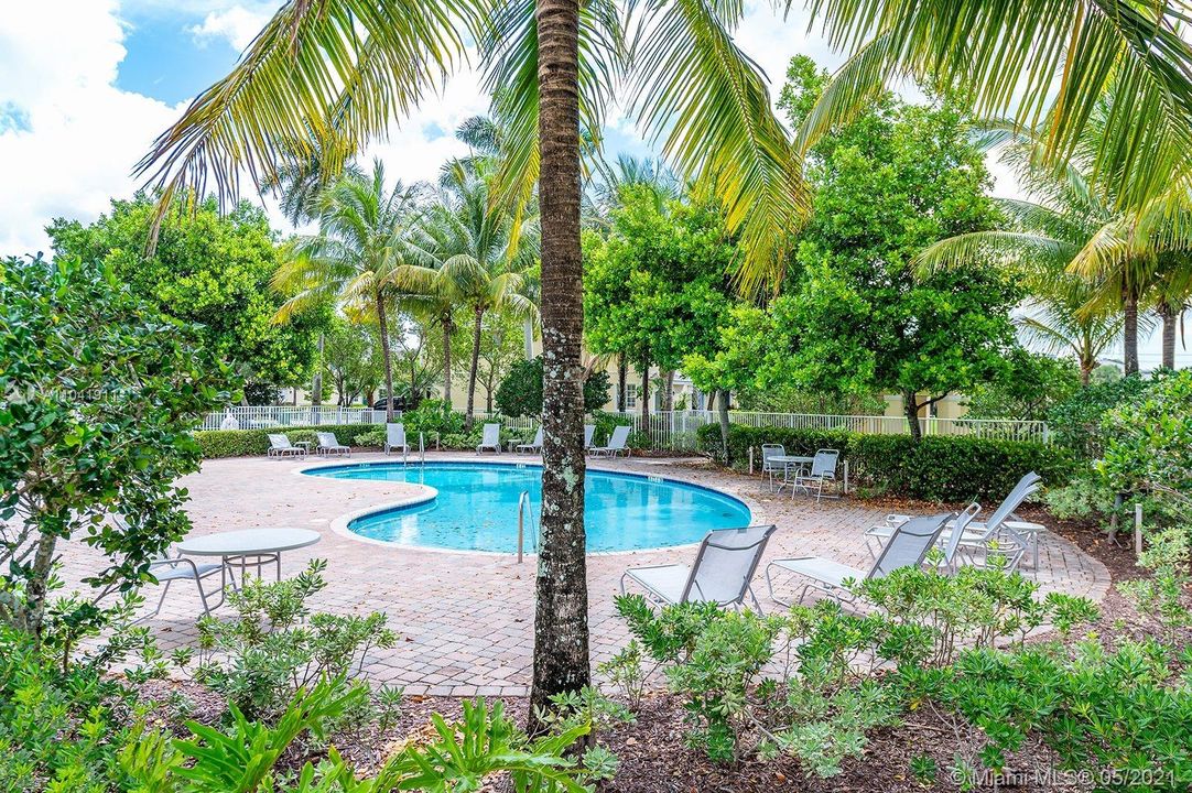 Recently Sold: $365,000 (3 beds, 2 baths, 1696 Square Feet)