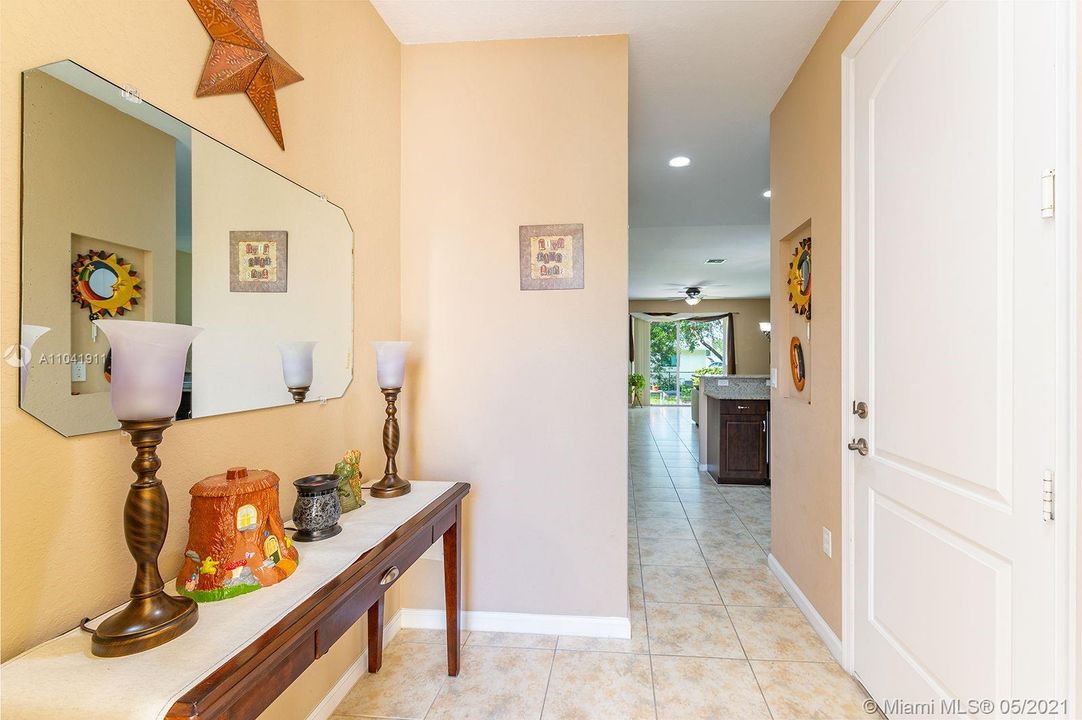 Recently Sold: $365,000 (3 beds, 2 baths, 1696 Square Feet)