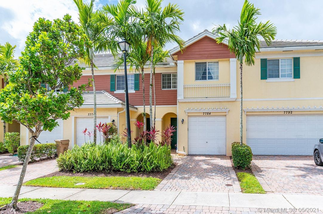 Recently Sold: $365,000 (3 beds, 2 baths, 1696 Square Feet)