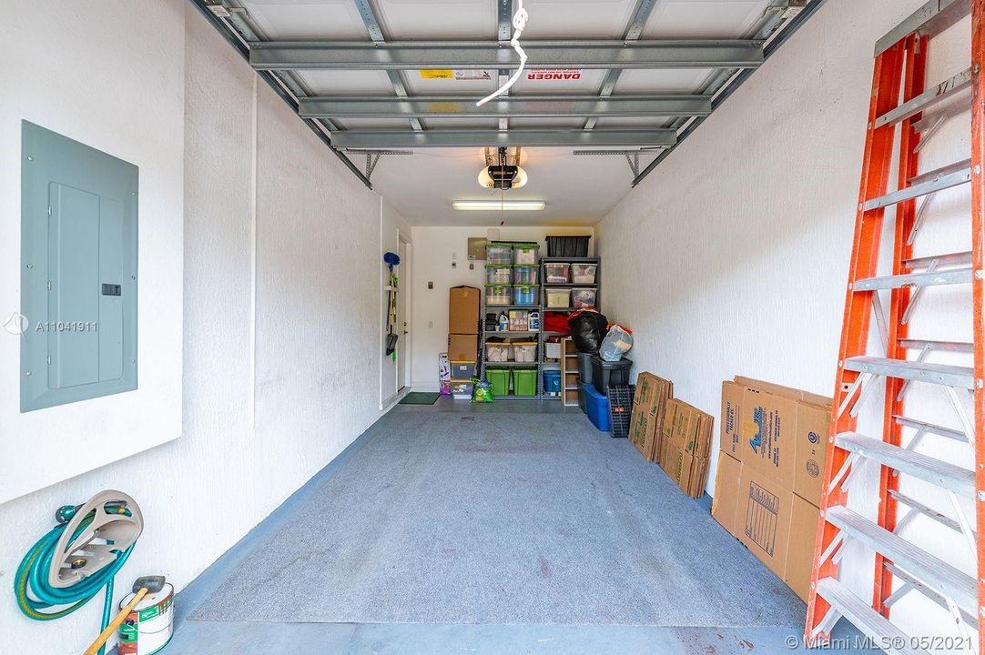 Recently Sold: $365,000 (3 beds, 2 baths, 1696 Square Feet)