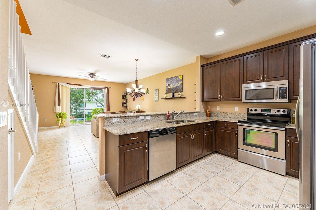 Recently Sold: $365,000 (3 beds, 2 baths, 1696 Square Feet)