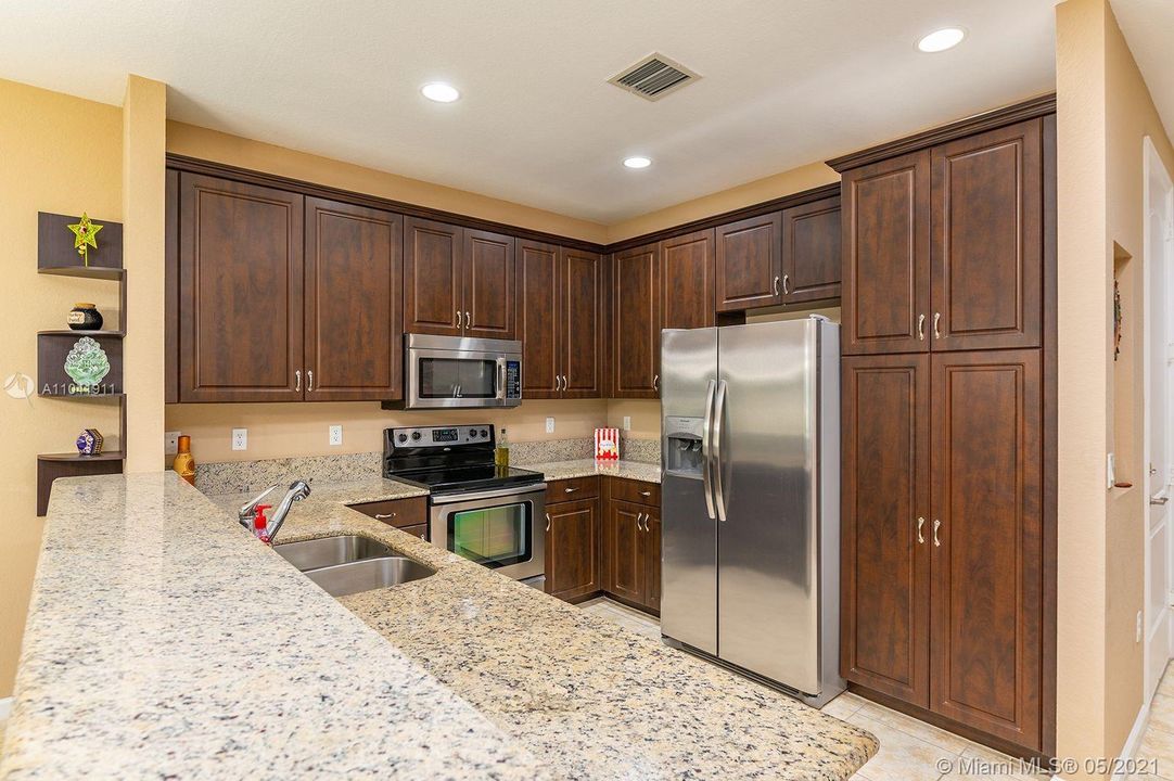 Recently Sold: $365,000 (3 beds, 2 baths, 1696 Square Feet)