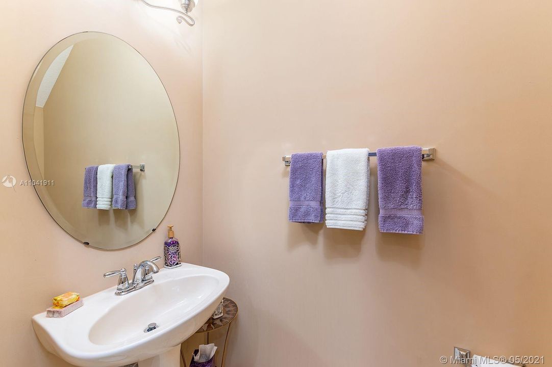 Recently Sold: $365,000 (3 beds, 2 baths, 1696 Square Feet)