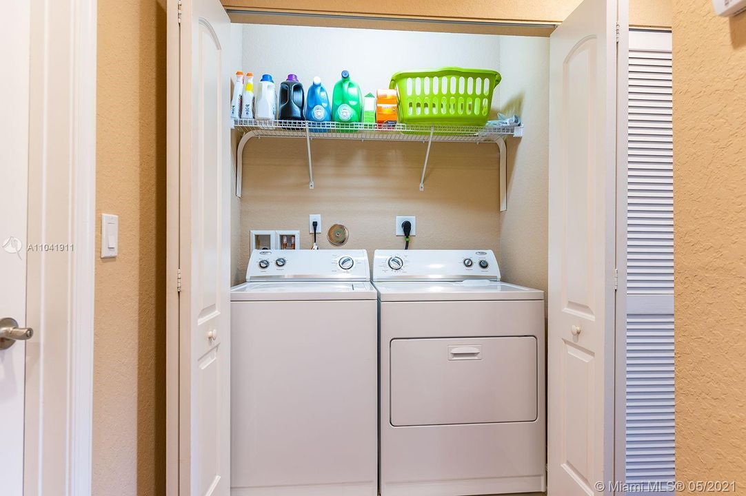 Recently Sold: $365,000 (3 beds, 2 baths, 1696 Square Feet)