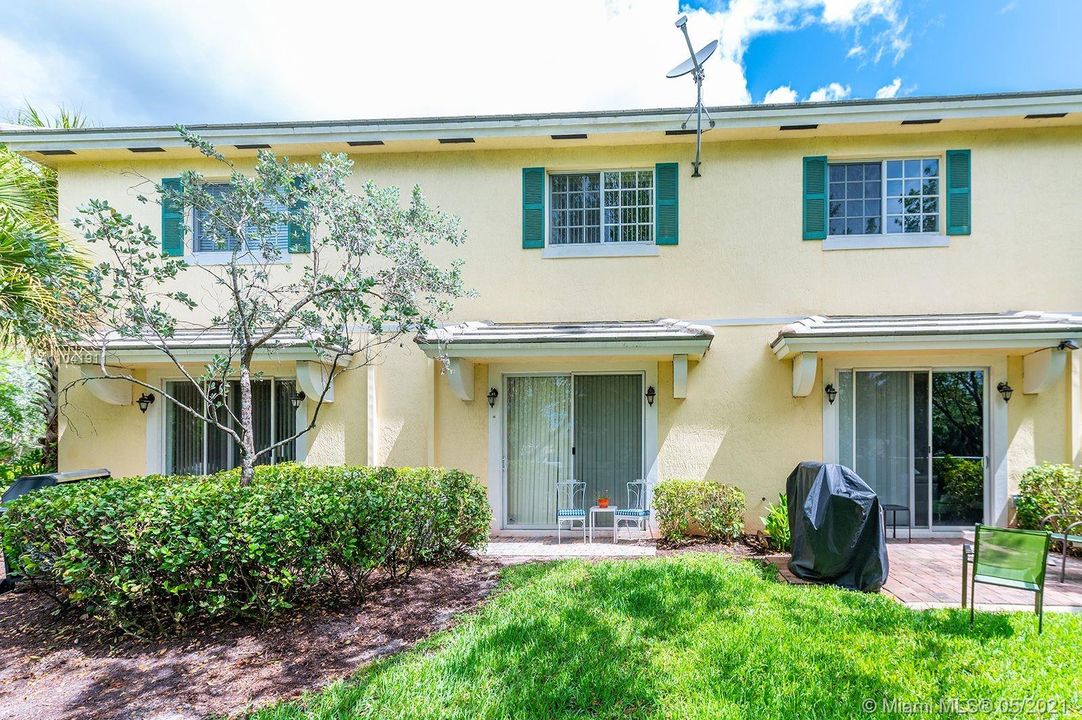 Recently Sold: $365,000 (3 beds, 2 baths, 1696 Square Feet)