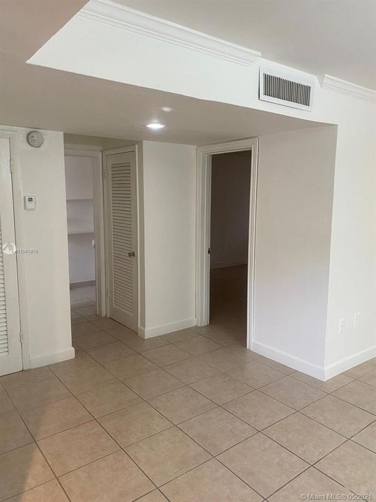 Recently Rented: $1,300 (1 beds, 1 baths, 700 Square Feet)