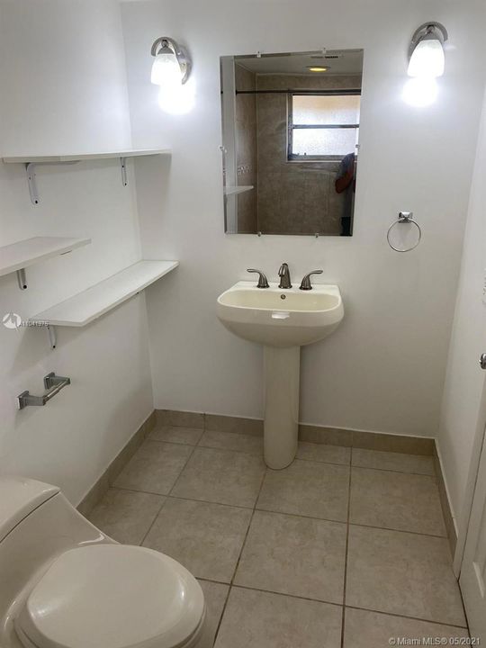 Recently Rented: $1,300 (1 beds, 1 baths, 700 Square Feet)