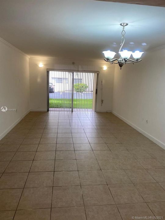 Recently Rented: $1,300 (1 beds, 1 baths, 700 Square Feet)