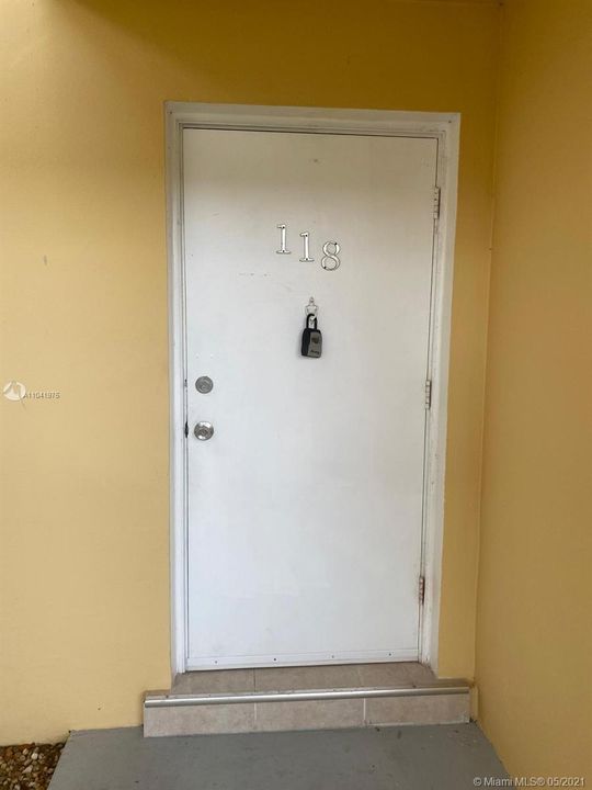 Recently Rented: $1,300 (1 beds, 1 baths, 700 Square Feet)