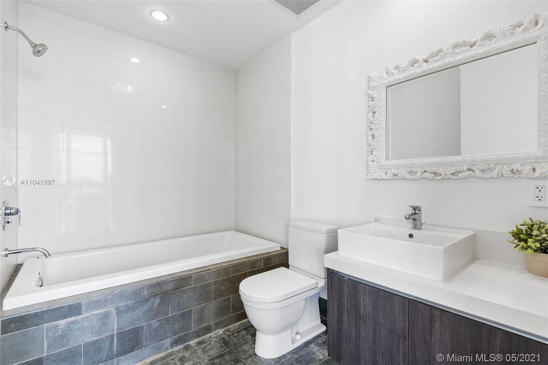 最近售出: $699,000 (2 贝兹, 2 浴室, 1647 平方英尺)