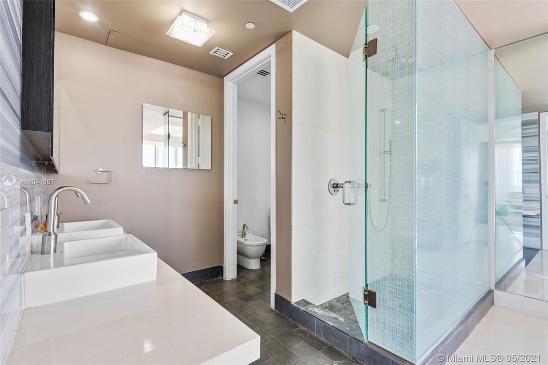 最近售出: $699,000 (2 贝兹, 2 浴室, 1647 平方英尺)