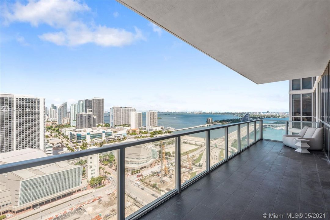 Recently Sold: $699,000 (2 beds, 2 baths, 1647 Square Feet)