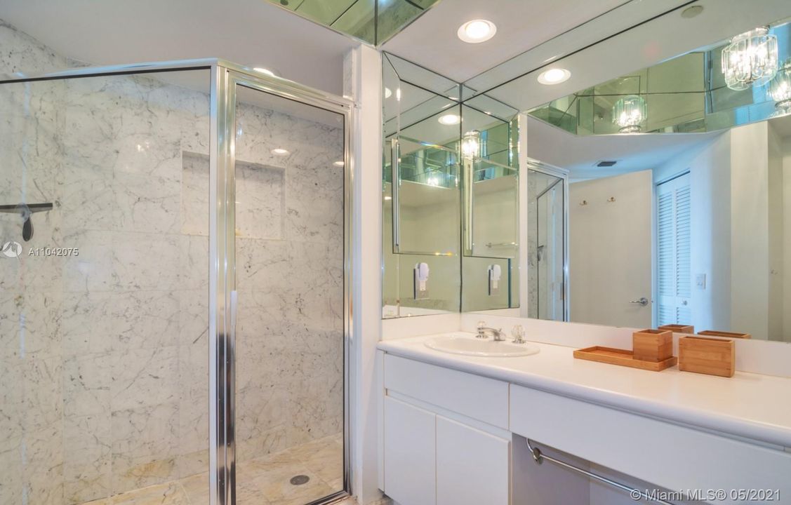 Недавно арендовано: $4,900 (2 спален, 2 ванн, 1760 Квадратных фут)