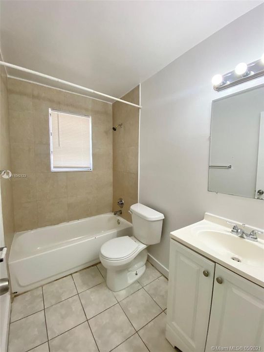 Недавно арендовано: $1,300 (1 спален, 1 ванн, 750 Квадратных фут)