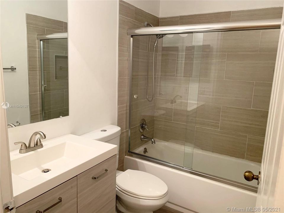 最近租的: $2,850 (3 贝兹, 2 浴室, 1496 平方英尺)