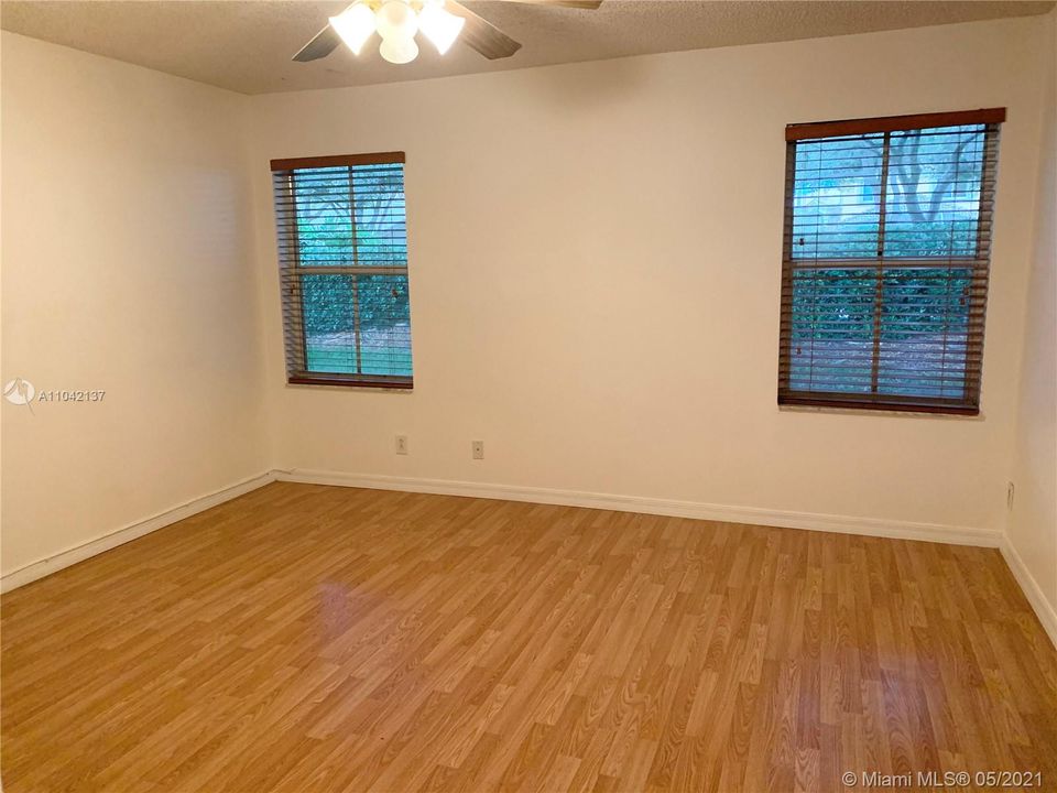 Recently Rented: $2,850 (3 beds, 2 baths, 1496 Square Feet)