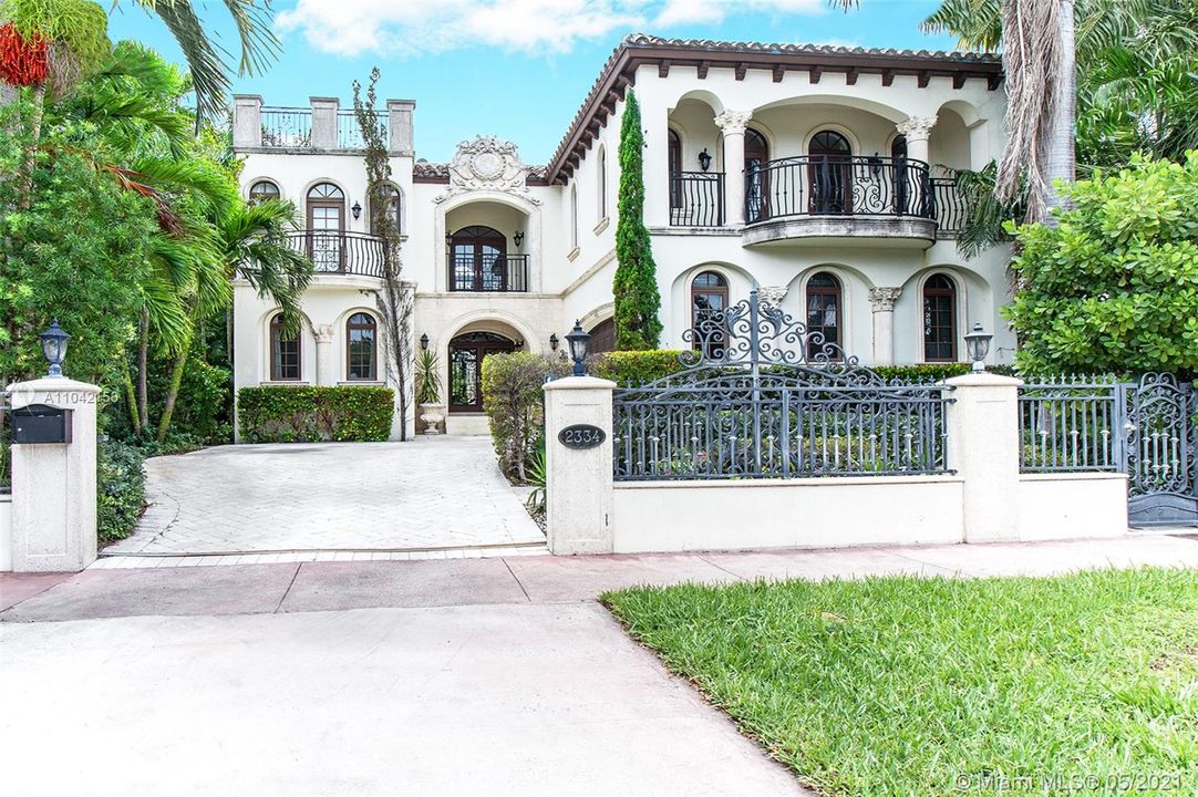 Recently Sold: $2,499,000 (4 beds, 4 baths, 3620 Square Feet)