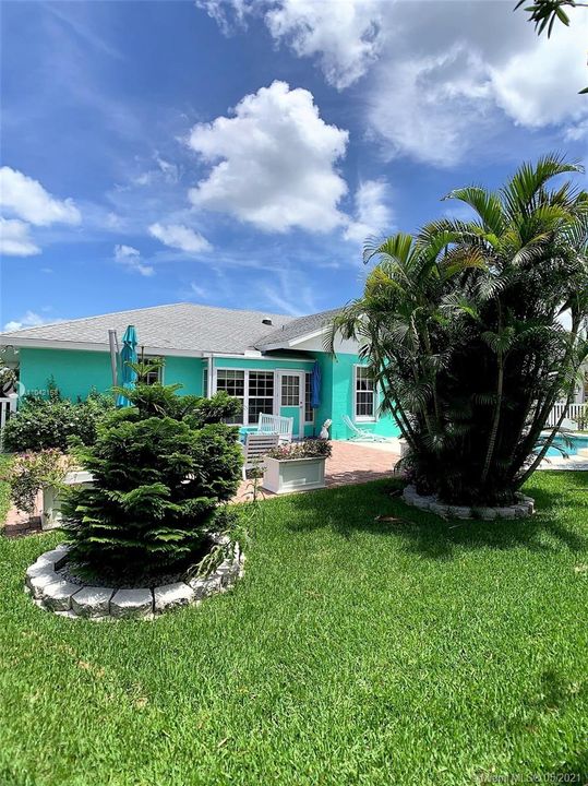 Recently Sold: $315,000 (3 beds, 2 baths, 1984 Square Feet)