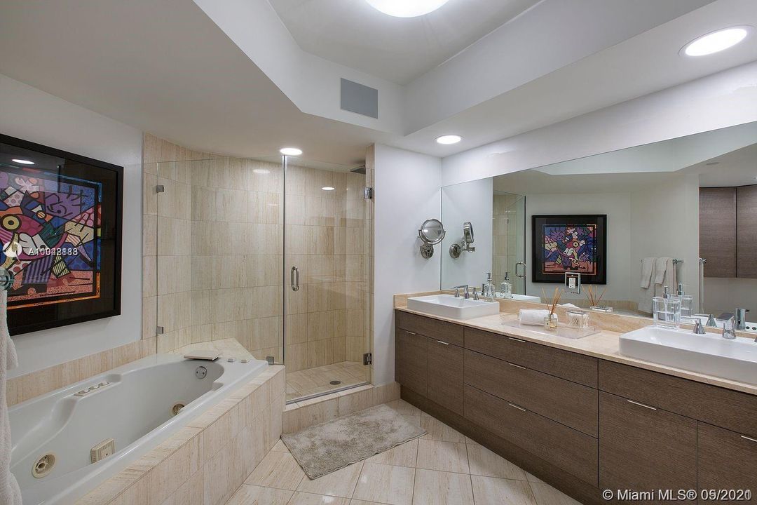 最近售出: $590,000 (3 贝兹, 2 浴室, 1870 平方英尺)