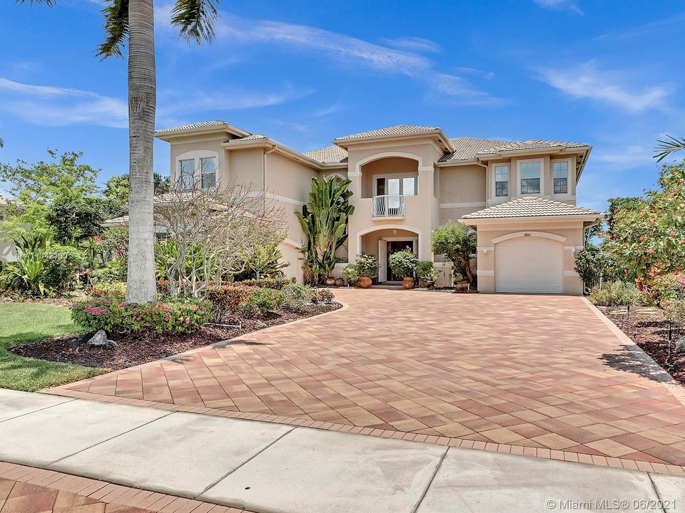 Recently Sold: $1,749,900 (5 beds, 5 baths, 5287 Square Feet)