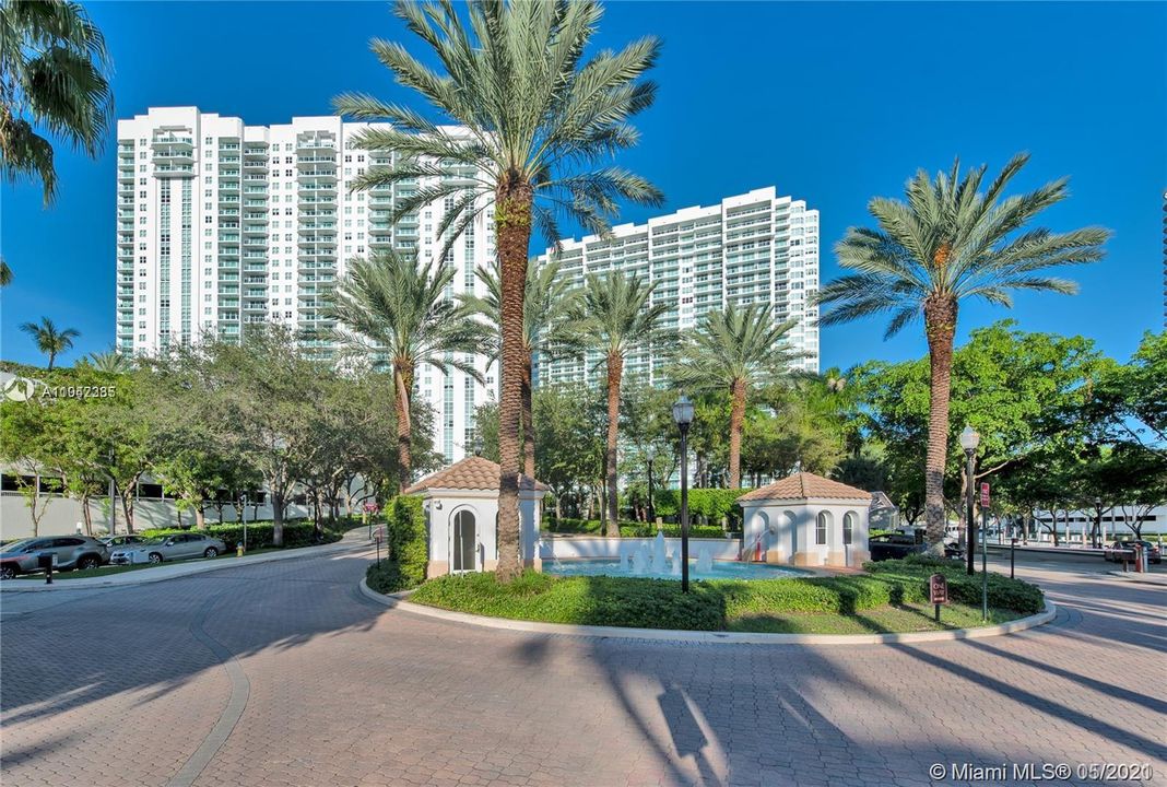 Recently Sold: $980,000 (2 beds, 3 baths, 2970 Square Feet)