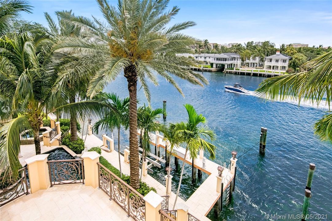 Recently Sold: $8,250,000 (8 beds, 9 baths, 10128 Square Feet)
