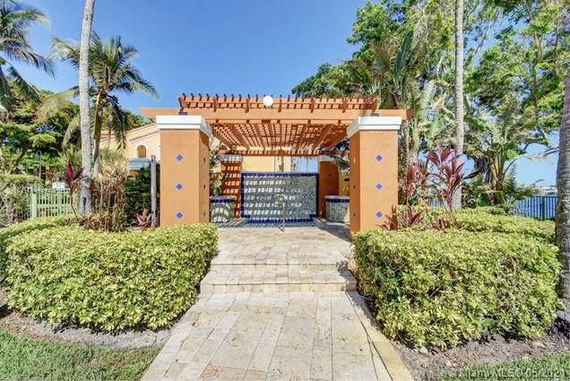 Recently Sold: $255,000 (2 beds, 2 baths, 1105 Square Feet)