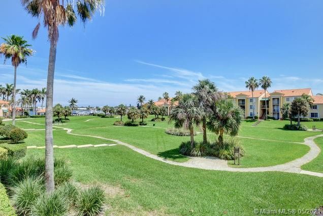 Recently Sold: $255,000 (2 beds, 2 baths, 1105 Square Feet)