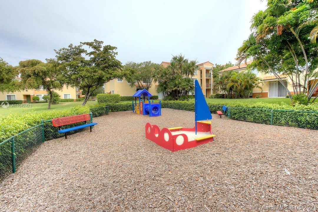 Recently Sold: $255,000 (2 beds, 2 baths, 1105 Square Feet)