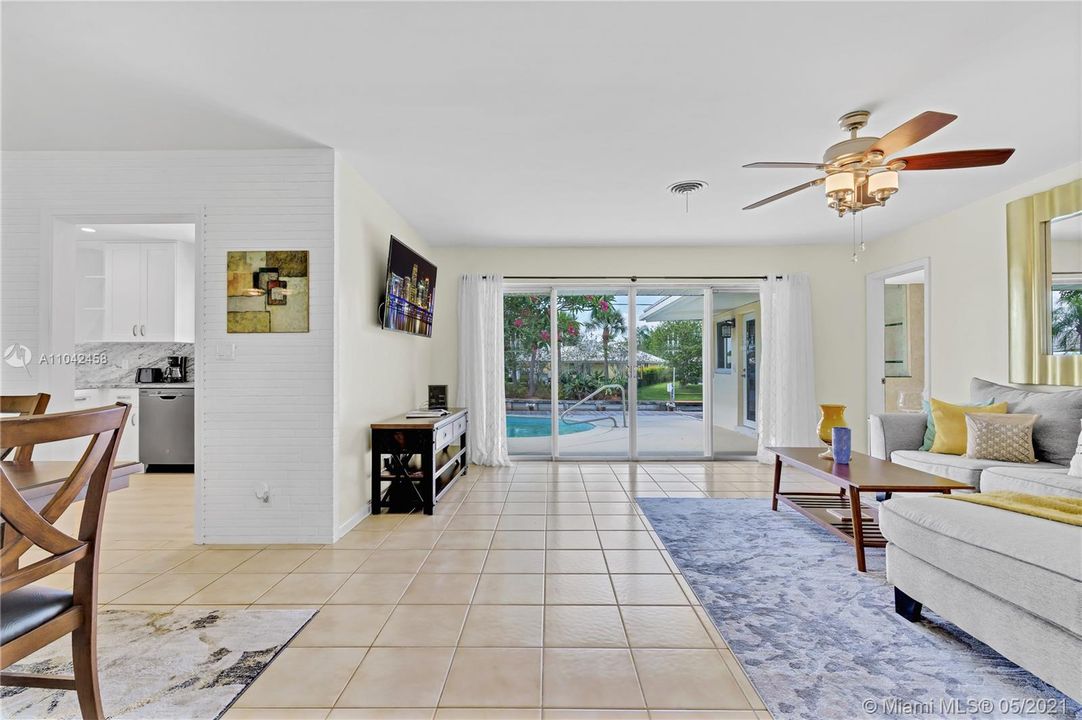 Recently Sold: $950,000 (3 beds, 2 baths, 1610 Square Feet)
