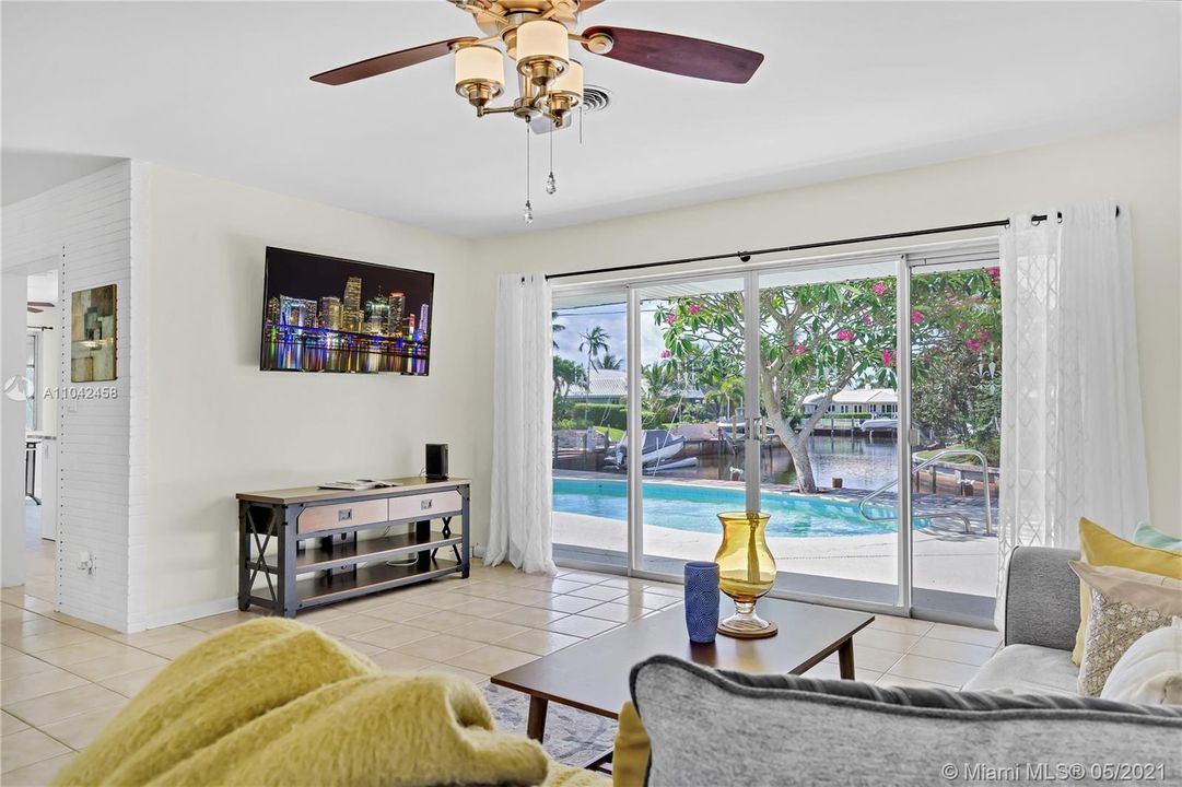 Recently Sold: $950,000 (3 beds, 2 baths, 1610 Square Feet)