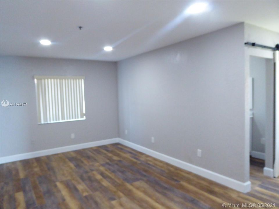 Recently Rented: $2,100 (2 beds, 2 baths, 1322 Square Feet)