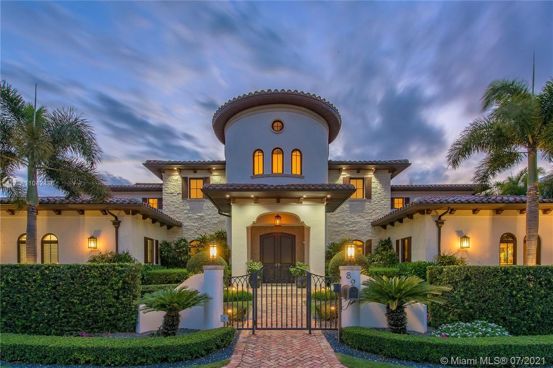 Recently Sold: $10,000,000 (6 beds, 9 baths, 9306 Square Feet)